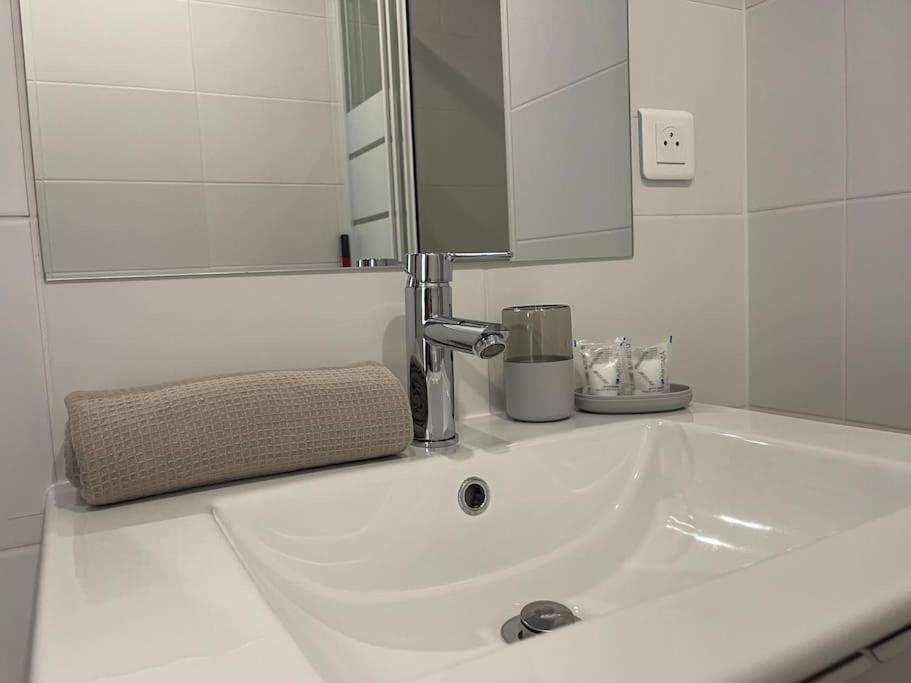 Studio Cosy Rue Alexander Taylor, Wifi, 2 Pers โป ภายนอก รูปภาพ